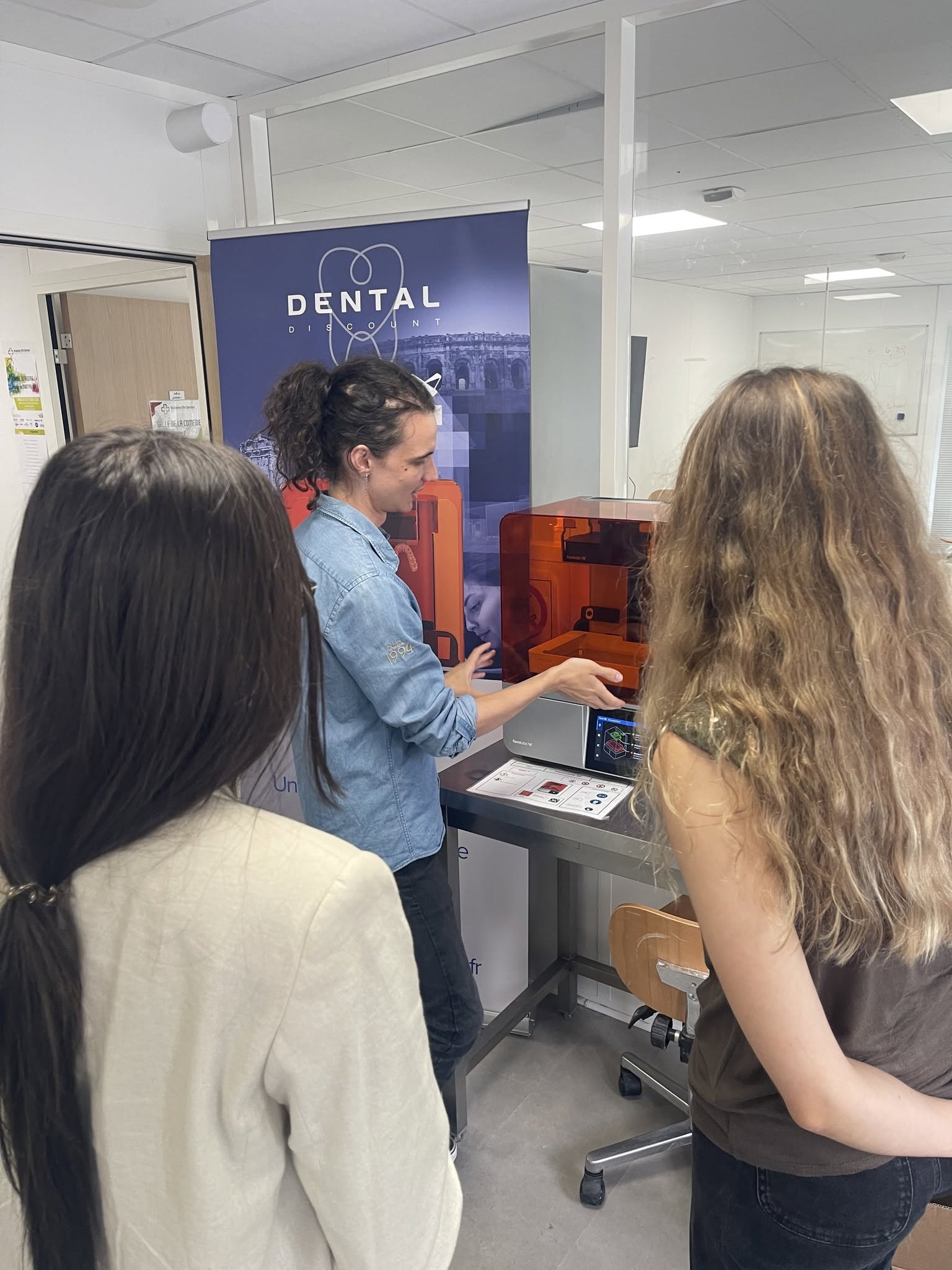 Dental Discount à la rentrée de l’Académie d’Art Dentaire Isabelle Dutel à Montpellier
